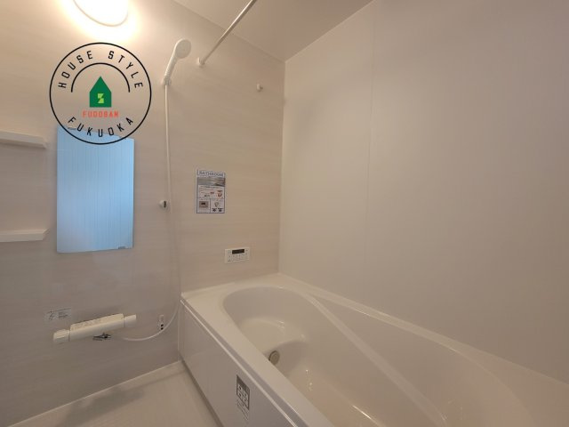 福岡市南区寺塚1丁目第1-3棟（3号棟）の内観：施工例|1日の疲れを癒してくれる広々バスルーム。雨の日のお洗濯にも大活躍な浴室乾燥機付です！