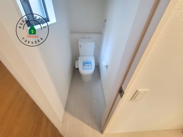 福岡市南区寺塚1丁目第1-3棟（3号棟）の内観：施工例|温水洗浄便座を完備しております。2ヶ所にトイレがあるのは朝の慌ただしい時間も安心です。