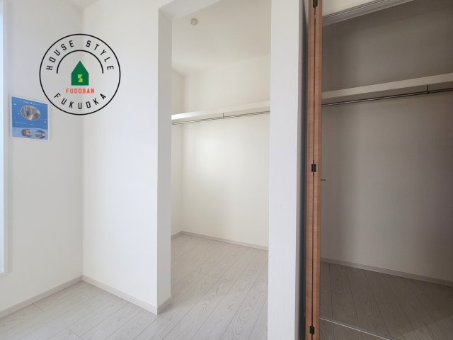 福岡市南区寺塚1丁目第1-3棟（3号棟）の内観：施工例|洋服や大きな荷物が多い方や人数の多いご家族などは、一般的なクローゼットよりもウォークインクローゼットのほうが使い勝手が良いです。