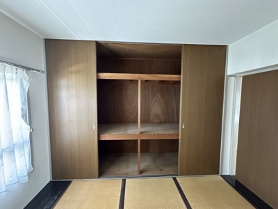 【和室】 | 浅香山住宅１４号棟 | 大きな収納スペースが有りますので、収納場所に困らず綺麗な室内をたもてますね