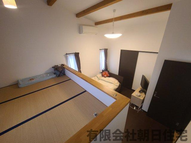 【寝室】 | 東出雲町揖屋中古戸建 | スキップフロアのあるおしゃれな寝室です