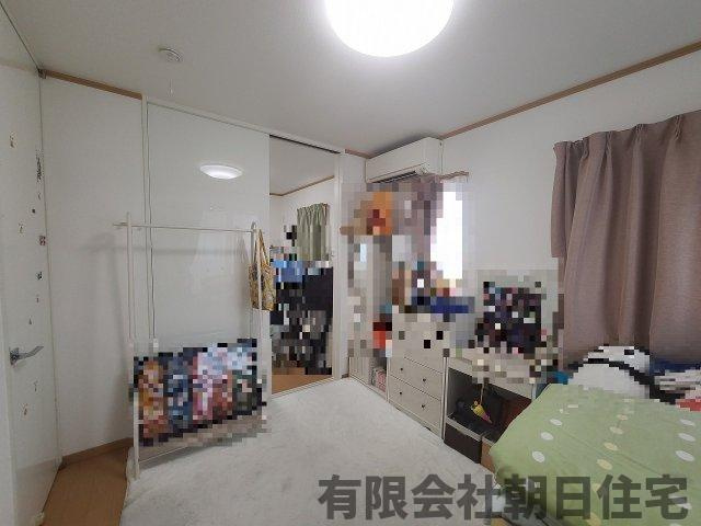【子供部屋】 | 東出雲町揖屋中古戸建 | 白を基調とした明るい子供部屋です