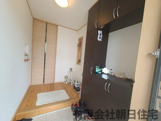 【玄関】 | 東出雲町揖屋中古戸建 | ゆったりとした玄関です