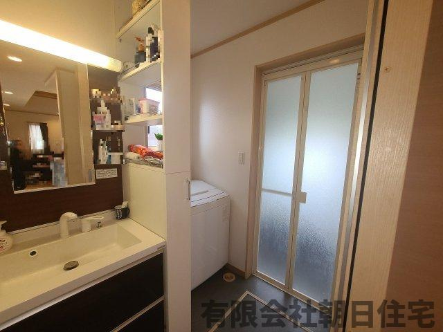 【洗面所】 | 東出雲町揖屋中古戸建 | ゆったりとスペースのある洗面所