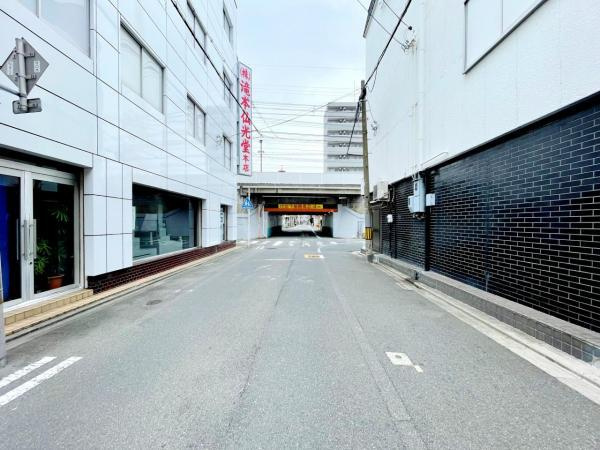 梅園町　中古一戸建ての前面道路含む現地写真|■物件内覧・資金計画相談・住宅ローン相談、リフォーム相談、お問合せ受付中■
※当日・翌日のご内覧、ご相談はお電話でのお問合せがスムーズです！