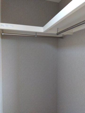 ※商談中※【新築戸建建売】八戸市長根4丁目の収納|２階洋室：ウォークインクローゼット、収納が多いことで物をしまう場所を確保し家の中を広々と快適に暮らすことができます。