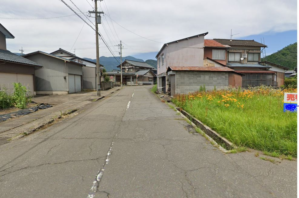 勝山市郡町　売土地の前面道路含む現地写真