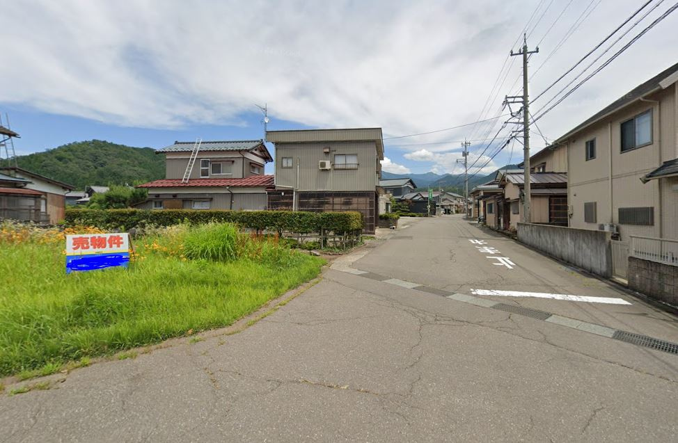 勝山市郡町　売土地の前面道路含む現地写真