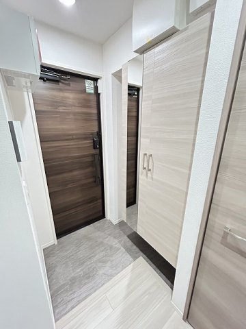 アベニール末広の玄関