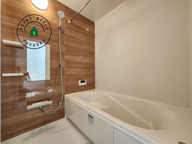 福岡市西区野方3丁目第5-2棟(2号棟)の浴室|1日の疲れを癒してくれる広々バスルーム。雨の日のお洗濯にも大活躍な浴室乾燥機付です！