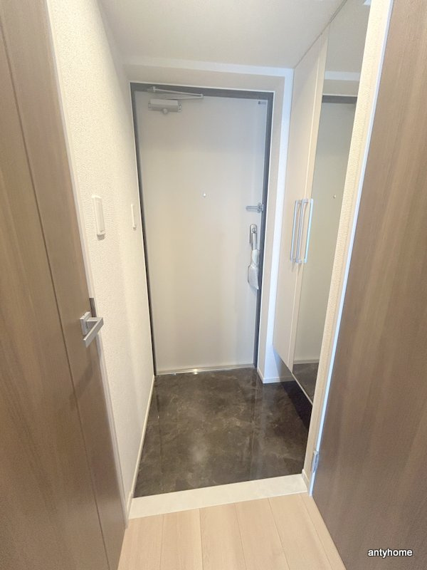 リアライズ今里南　仲介手数料無料の玄関