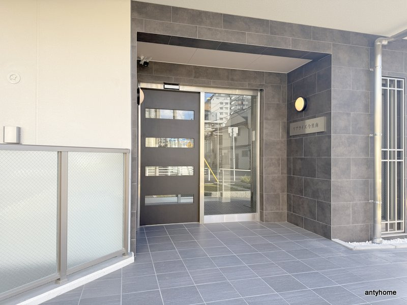 リアライズ今里南　仲介手数料無料のエントランス