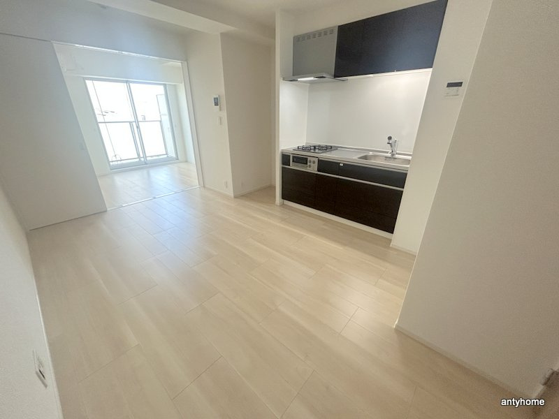 リアライズ今里南　仲介手数料無料の居間・リビング