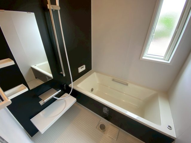萩山台1丁目の浴室|ゆったりサイズの浴槽です。