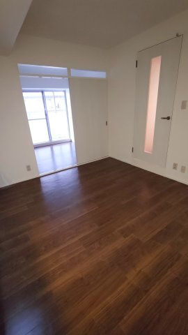 シャルム小阪壱番館の居間・リビング