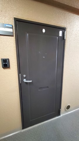 シャルム小阪壱番館の玄関