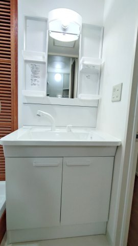 シャルム小阪壱番館の独立洗面台