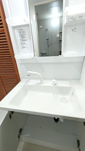 シャルム小阪壱番館の独立洗面台