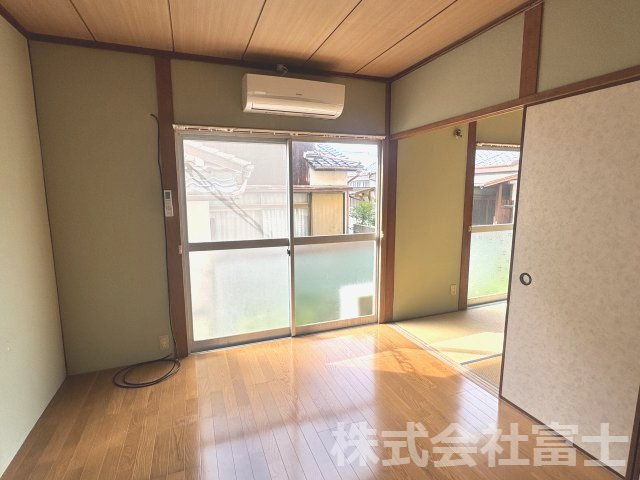 メリー・メイの洋室