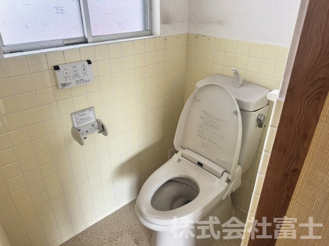 メリー・メイのトイレ