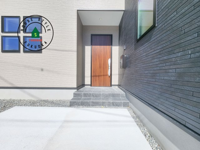 糟屋郡宇美町平和2丁目第4-1棟（1号棟）の玄関|おでかけの時も帰った時も、「我が家」を最初に感じでもらえる素敵な空間に。