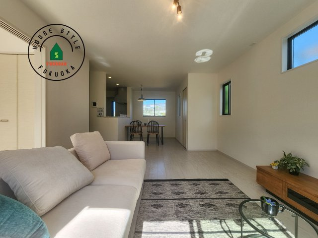 糟屋郡宇美町平和2丁目第4-1棟（1号棟）の居間・リビング|ご家族を近くに感じられる対面キッチンのLDK。会話もはずみそうですね。