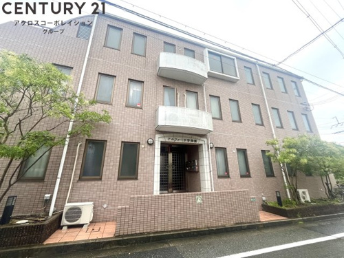 阪急沿線沿いの建物です！
