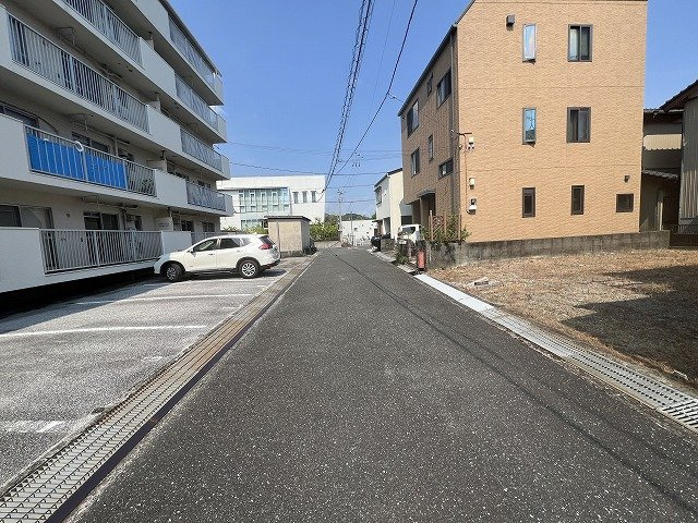 薊野北町2丁目　建築条件付き　売土地の前面道路含む現地写真