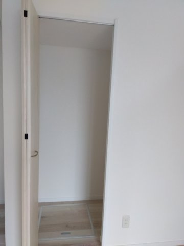 ※商談中※【新築戸建建売】八戸市長根4丁目の収納|「❝しまう場所に迷わない❞」階段下を使った賢い収納で、住まいがすっきり整います。