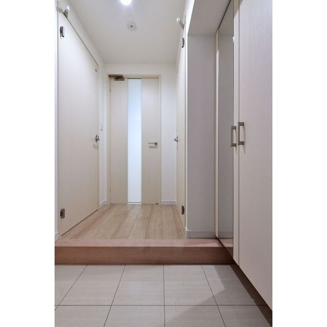 LIBTH薬院PREMIERの玄関