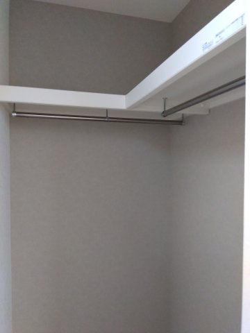 【新築戸建建売】八戸市長根4丁目の収納|ウォークインクローゼット、収納が多いことで物をしまう場所を確保し家の中を広々と快適に暮らすことができます。