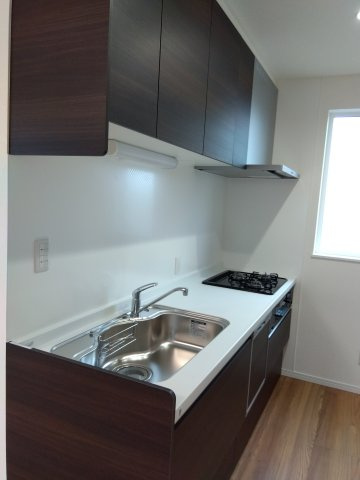 【新築戸建建売】八戸市長根4丁目のキッチン|壁付けキッチンは「料理に集中できる」のがポイント！