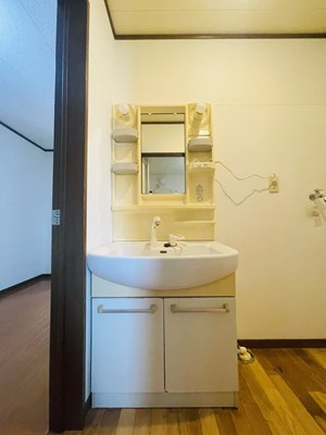 松福園五番館の洗面所|広い洗面スペース