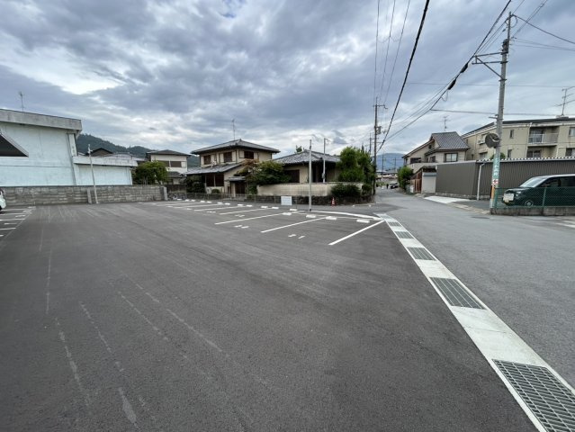 茅原モータープールの駐車場