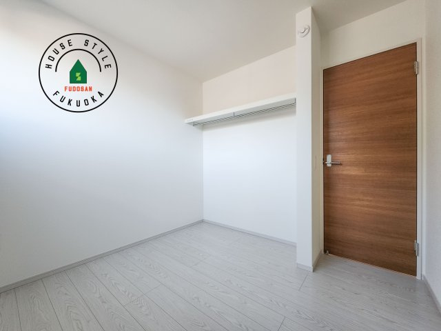 大野城市牛頸3丁目第1-2棟（1号棟）の子供部屋|柔らかい陽光が差し込む明るいお部屋を演出する設計。彩光の取れる窓が気持ちの良いお部屋を創り上げます。