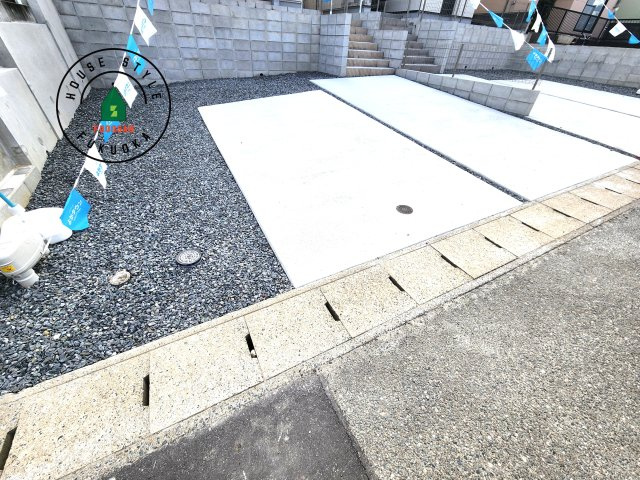 大野城市牛頸3丁目第1-2棟（1号棟）の駐車場|広々した駐車場になります。3台並列駐車となります。