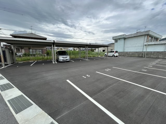 茅原モータープールの外観