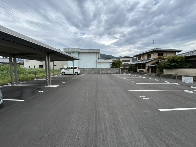 茅原モータープールの駐車場