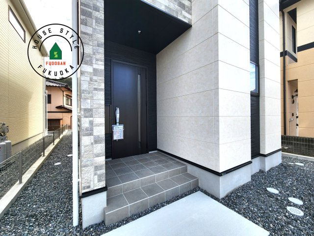 大野城市牛頸3丁目第1-2棟（2号棟）の玄関|おでかけの時も帰った時も、「我が家」を最初に感じでもらえる素敵な空間に。