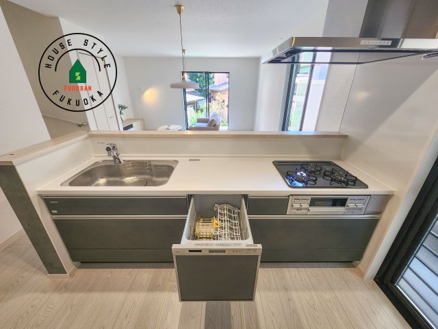 大野城市牛頸3丁目第1-2棟（2号棟）のキッチン|キッチン。グリル・食器洗い乾燥機・浄水器も完備。