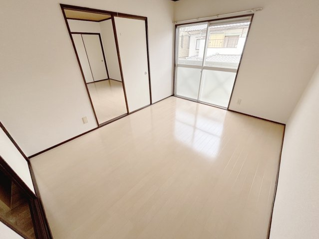 フレグランス御代の洋室