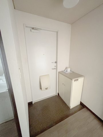 フレグランス御代の玄関