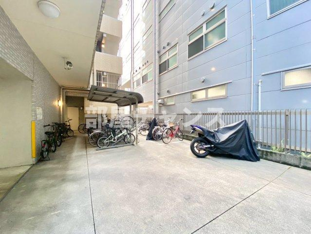 プレステージ新栄の駐車場