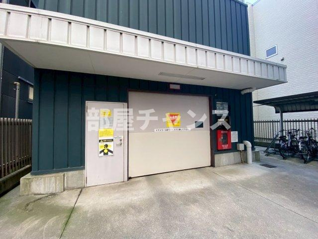 プレステージ新栄の駐車場