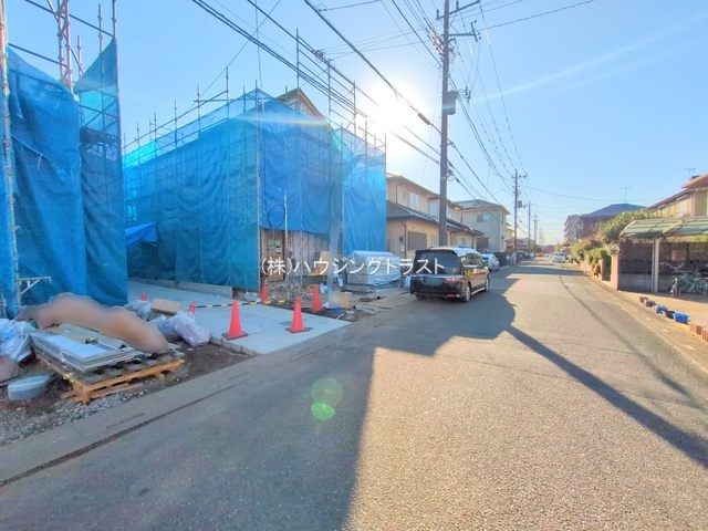 仲介手数料無料　GRAFARE 所沢市中富南４期　全８棟　の前面道路含む現地写真