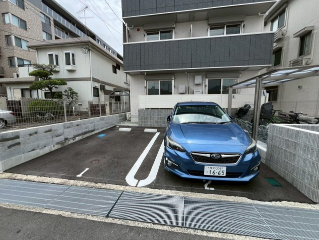 ヴェラブランカの駐車場