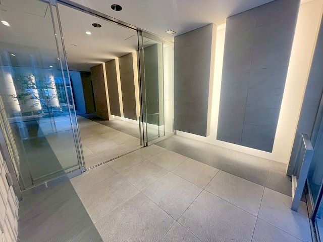 CASA　REGULUS新大阪北のエントランス