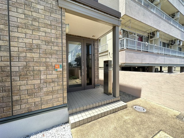 リヴェール北御座 C棟のエントランス