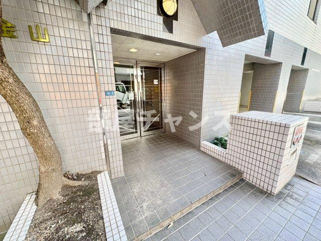ハイツ金山のエントランス