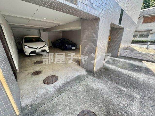 ハイツ金山の駐車場